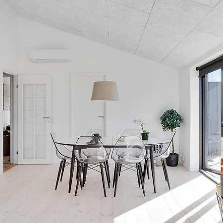 3 Bedroom Amazing In Holiday home