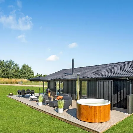 3 Bedroom Amazing In Holiday home